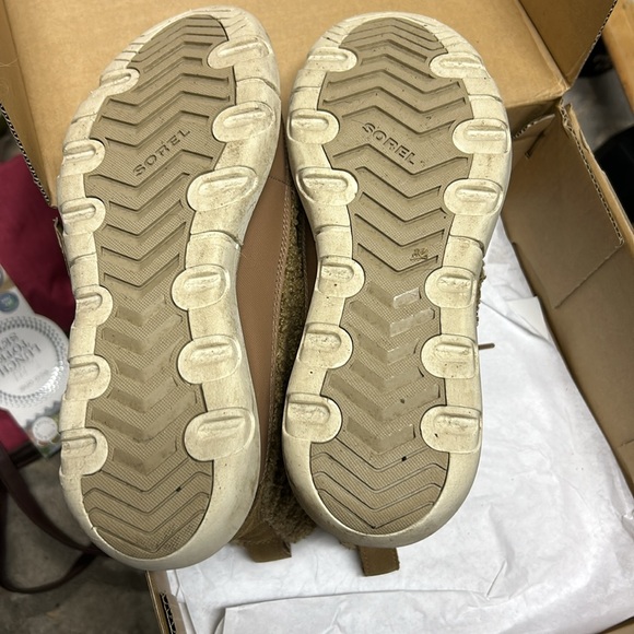 Sorel boots - Picture 3 of 4